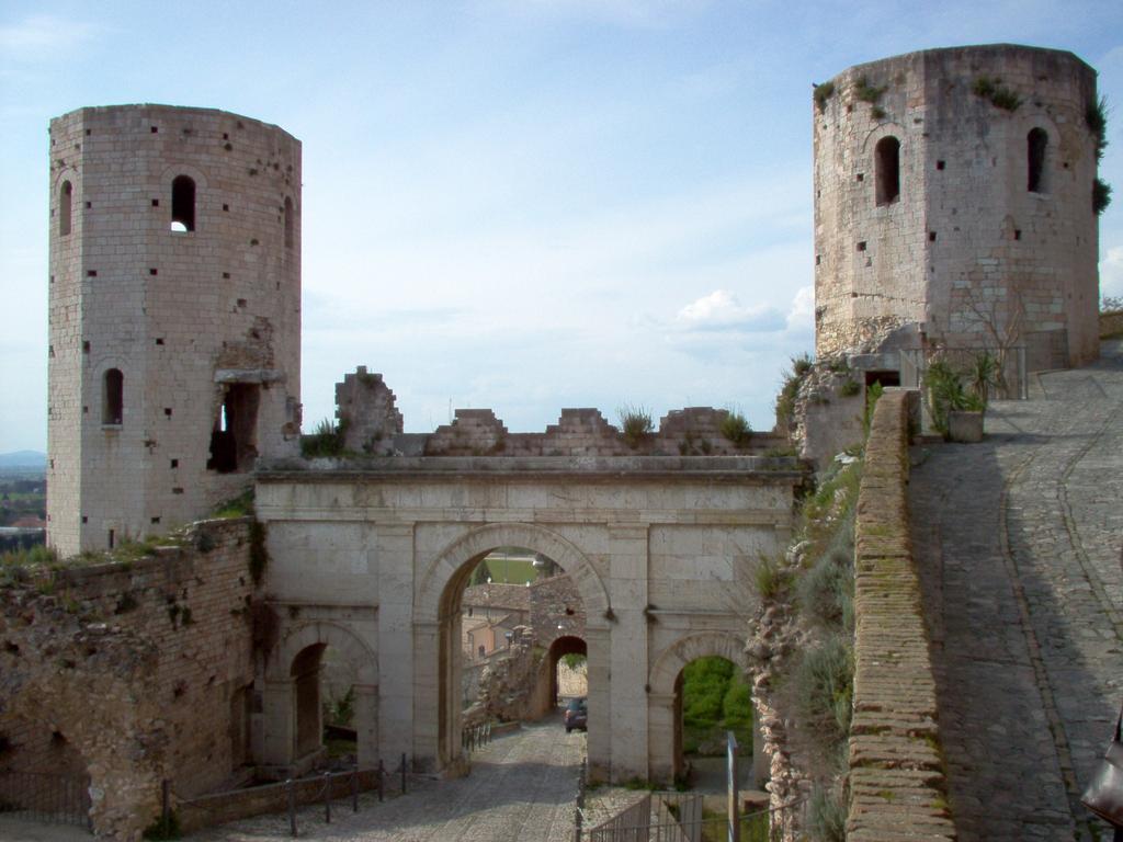 Maison d'hôtes Casa Castellina à Foligno Extérieur photo